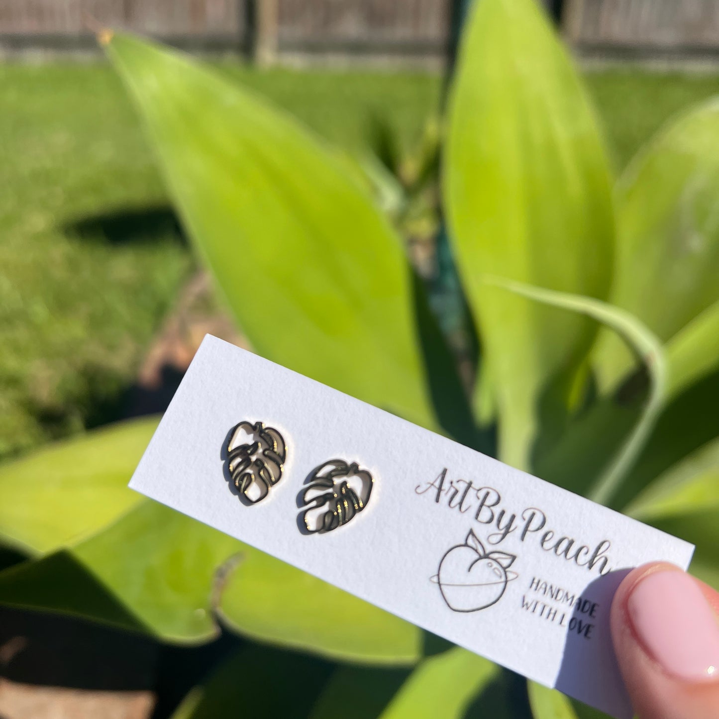 Line Art Monstera Studs Gold